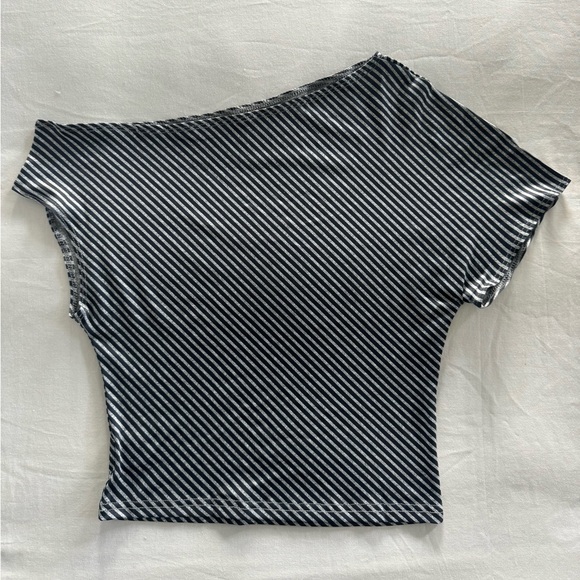 Striped Off-Shoulder Top - Picture 2 of 3